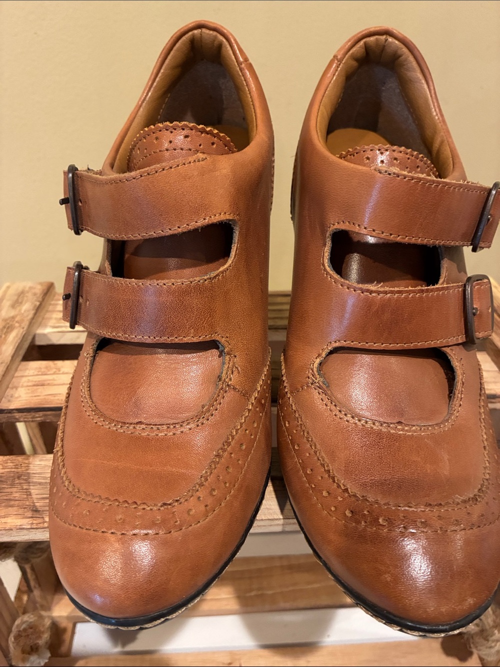 Eurosoft Women’s Tan Leather Mary Jane Strap Shoes. Size 8M